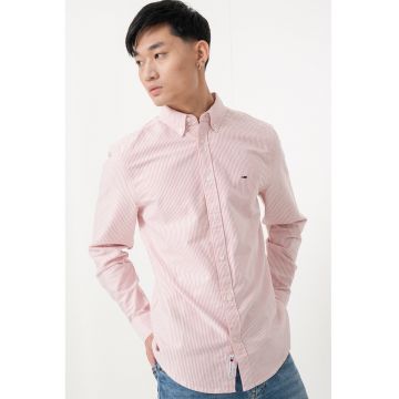 Camasa slim fit cu model in dungi si broderie logo