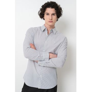 Camasa slim fit cu model in dungi si logo discret