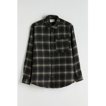 Camasa cu buzunar pe piept si model in carouri - Verde padure/Kaki