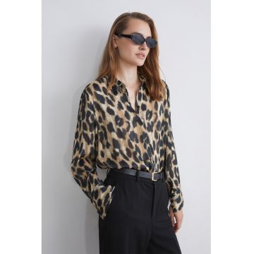 Camasa lejera cu animal print Camasa lejera cu animal print