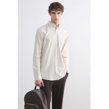 Camasa regular fit cu model in dungi - Bej