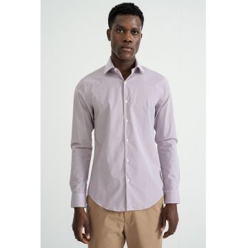 Camasa slim fit cu model in dungi discrete - Alb/Roz zmeuriu
