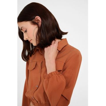 Camasa crop cu mansete si terminatii elastice - Maro scortisoara