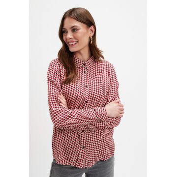 Camasa cu guler ascutit si model geometric - Rosu/Negru stins/Alb optic