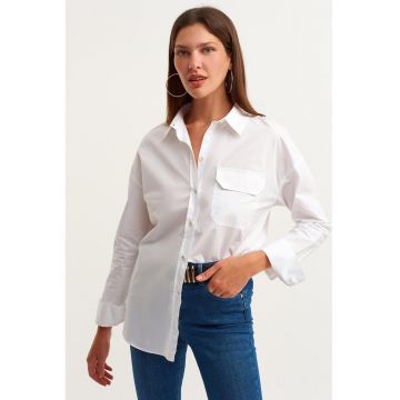 Camasa cu maneci cazute si buzunar aplicat pe piept - Alb