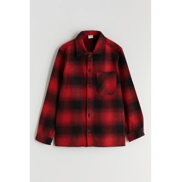 Camasa cu model in carouri si buzunar aplicat - Rosu/Negru