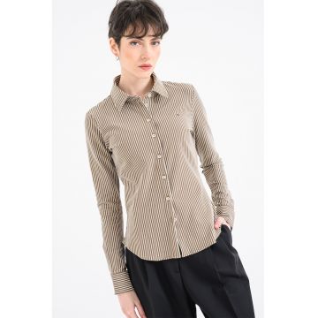 Camasa slim fit din material pique cu logo discret - Alb/Caramel