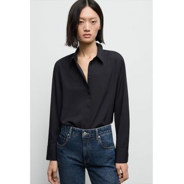 Camasa cu model uni si guler ascutit - Negru