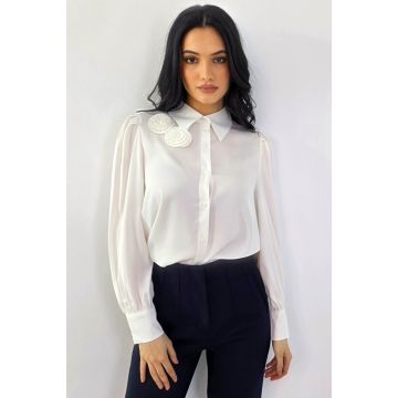 Camasa eleganta AVELA, cu brosa florala nedetasabila, Alb, Marime S/M