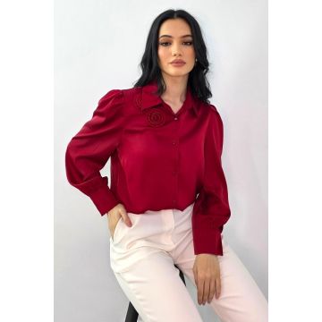 Camasa eleganta AVELA, cu brosa florala nedetasabila, Rosu, Marime S/M