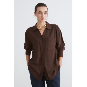 Camasa lejera cu buzunar pe piept - Maro pamantiu