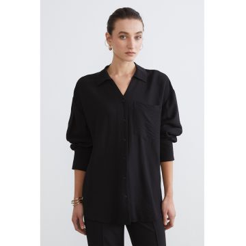 Camasa lejera cu buzunar pe piept - Negru