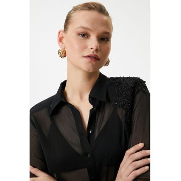 Camasa transparenta din sifon cu aplicatie florala