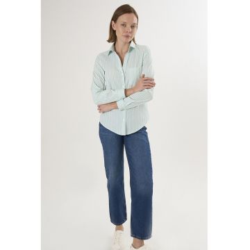 Camasa cu dungi si terminatie rotunjita