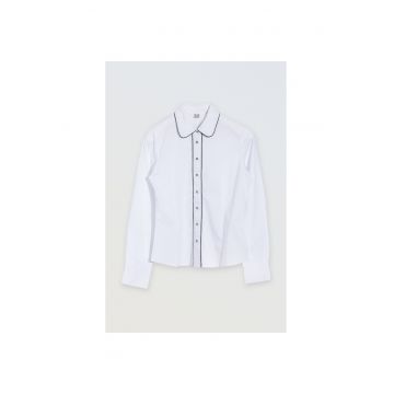 Camasa cu detalii contrastante