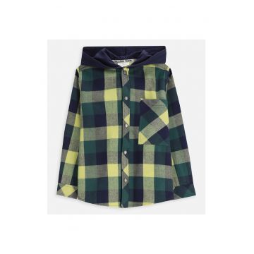 Camasa in carouri cu gluga si buzunar aplicat