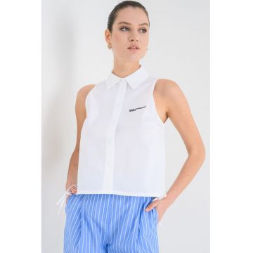 Camasa fara maneci cu broderie logo discreta - Alb