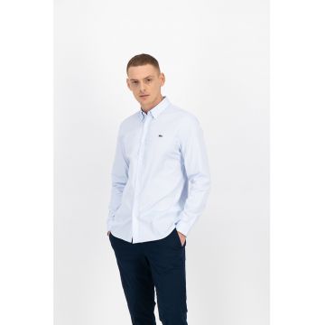 Camasa slim fit de bumbac cu aplicatie logo discreta