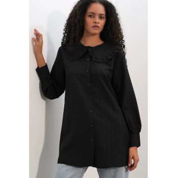 Camasa  lunga - regular fit - cu detalii volanase - neagra - poliester-elastan